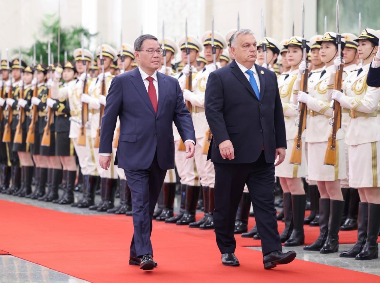 Li Qiang Holds Talks with Hungarian Prime Minister Orban